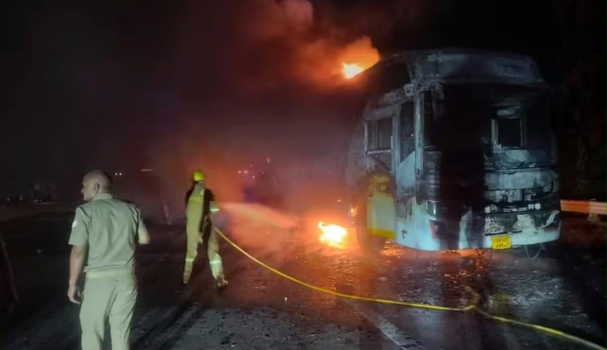 '9 killed as Sleeper Bus catches fire on Yamuna Expressway in Greater Noida'