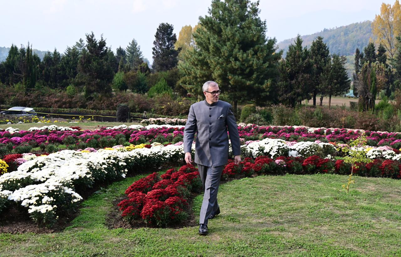 CM Omar Abdullah opens Chrysanthemum Show - 2026, invites people to experience Kashmir’s autumn colours